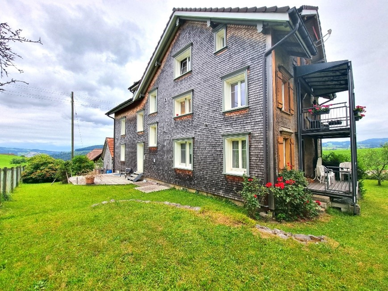 Freistehendes EFH mit Einliegerwohnung