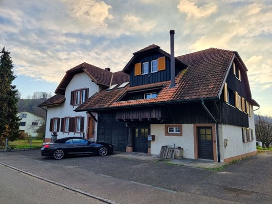 Mehrfamilienhaus mit grosser Parzelle
