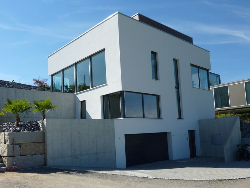 Luxus-Villa mit Pool in der grünen Oase